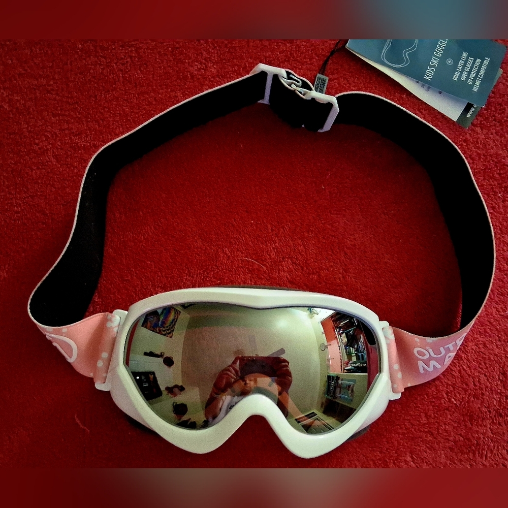 Pink & White Kids Ski Goggles.